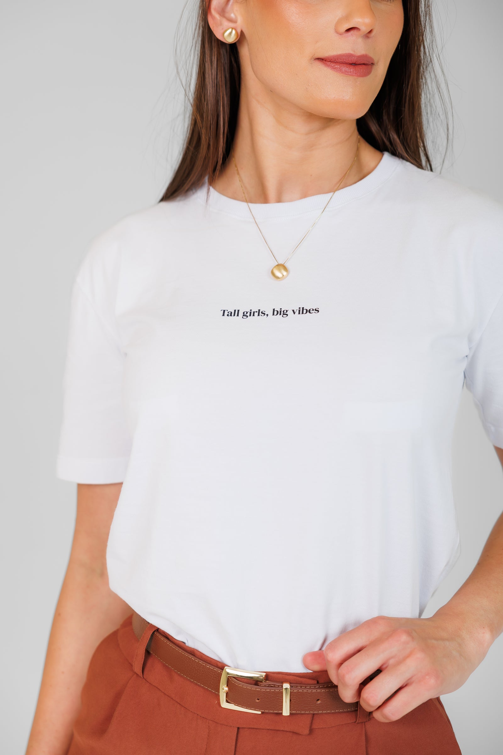 Camiseta Karine "Tall girls, big vibes"